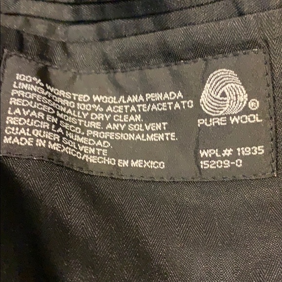 Black suit coat blazer Men’s size 42R 3 button - Picture 5 of 6